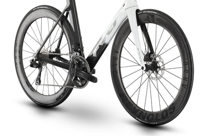 Bicicleta de Ruta Felt Aero Road Advanced 105 Di2 (Negro-Blanco)