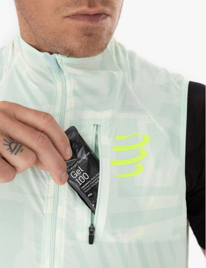 Chaqueta cortaviento de running hombre, Compressport Hurricane Windproof Vest Colores blanco amarillo