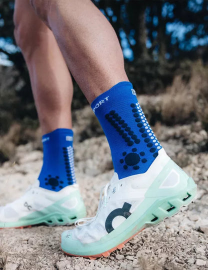 Calcetines de Trail Running medios Compressport Pro Racing Socks v4.0 Azul Blanco