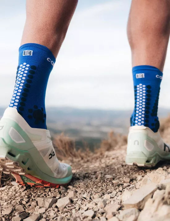 Calcetines de Trail Running medios Compressport Pro Racing Socks v4.0 Azul Blanco