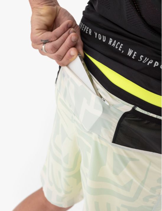 Short y Calza de Trail Compressport Racing 2-In-1 Short M Sugar Swizzle/Ice Flow Safety Yellow