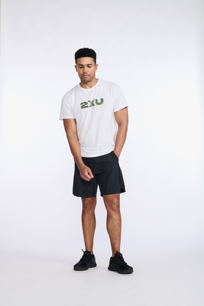 Polera Hombre Contender Tee White/Trailscape - 2XU