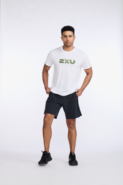 Polera Hombre Contender Tee White/Trailscape - 2XU