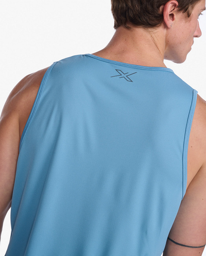 Polera deportiva Hombre sin Mangas Aero Tank Celeste reflectante - 2XU