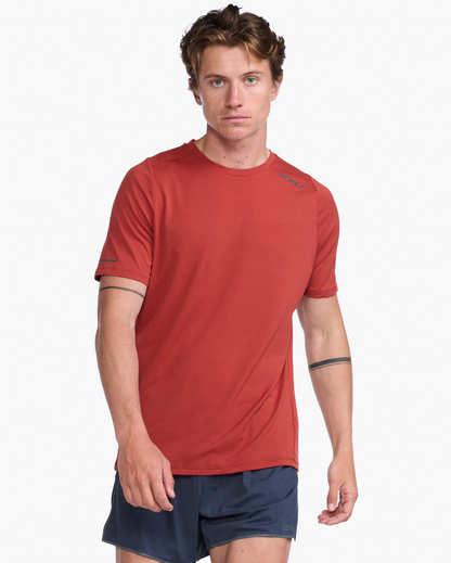 Polera deportiva manga corta de Hombre Light Speed Tee Rojo reflectante - 2XU