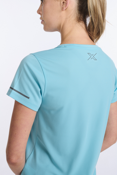 Polera de Running manga corta Mujer Aero -Celeste reflectante - 2XU