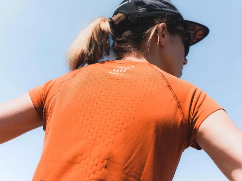 Polera Compressport Training SS Mujer -Rust/Black *Trail Capsule 2023*